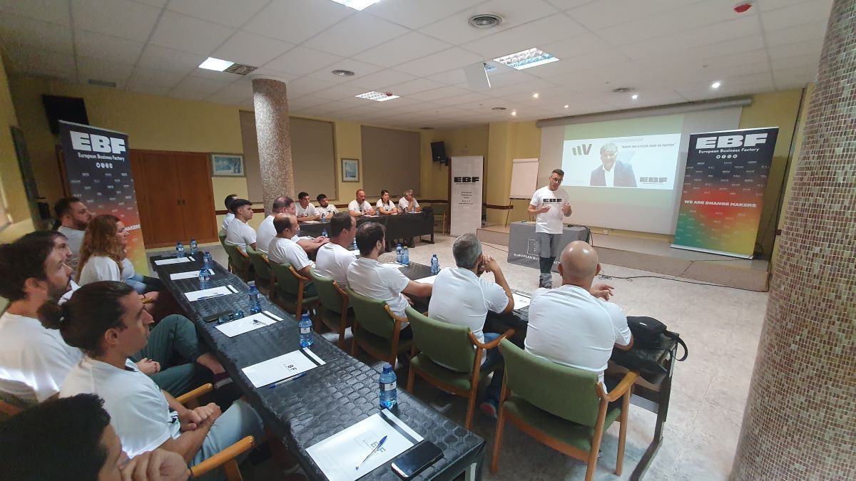 INDOOR FORMACIÓN APRENDE JUGANDO