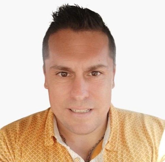CESAR MOYA HERNÁNDEZ